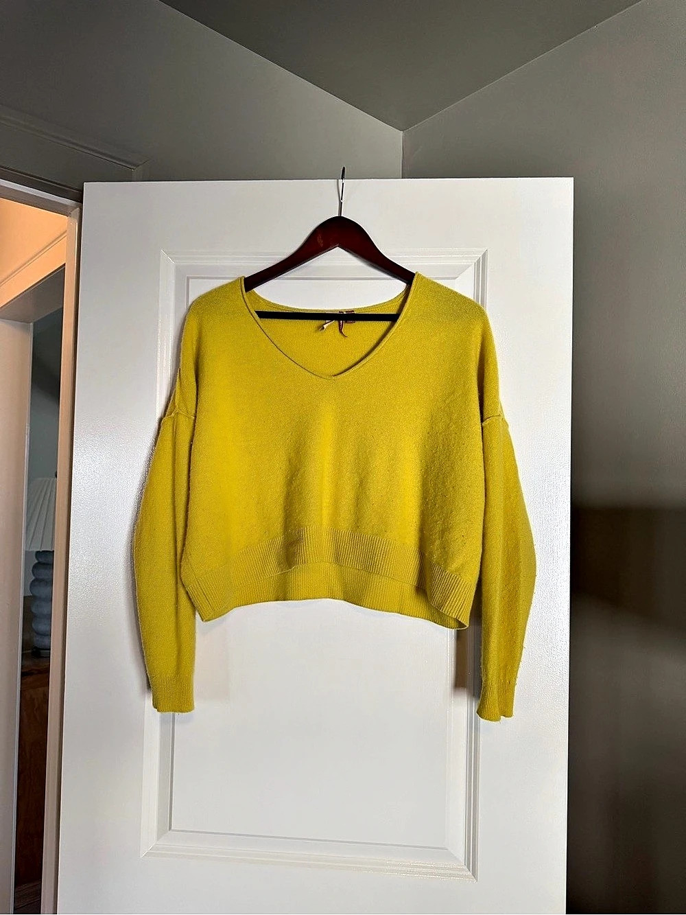 100% Cashmere V-Neck Sweater in Yellow Size XS
